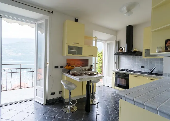 Lovely Overlooking By Rent Apartmán Carate Urio