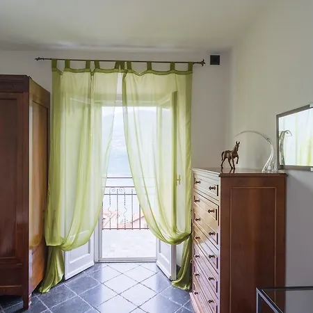 Apartment Lovely Overlooking By Rent Carate Urio