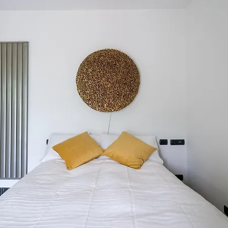 Lovely Overlooking By Rent Apartment Carate Urio