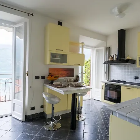 Lovely Overlooking By Rent Apartment Carate Urio