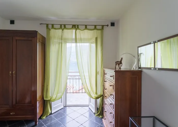 アパート Lovely Overlooking By Rent Carate Urio