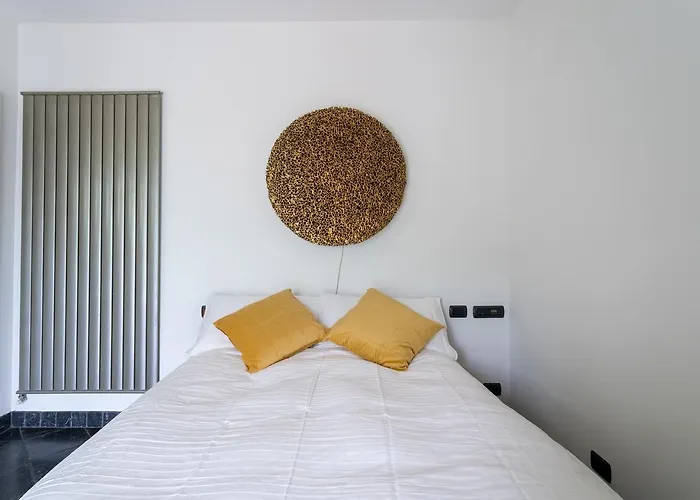 Lovely Overlooking By Rent アパート Carate Urio